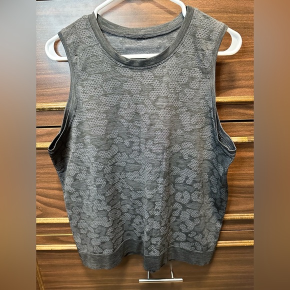 Lululemon Breeze By Muscle Tank Size 12 - Picture 1 of 6